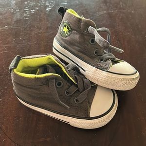 Toddler sz 3 high top converse with elastic laces